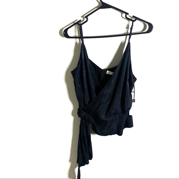 ASTR Python Sleeveless Top - Picture 2 of 6